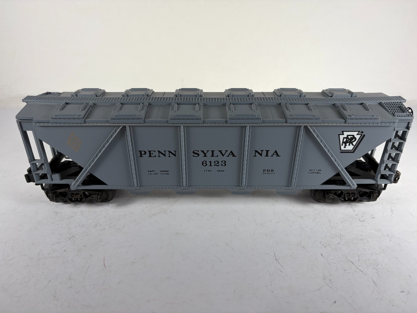 LIONEL 6-6123, PENNSYLVANIA COVERED HOPPER, OB (1984)