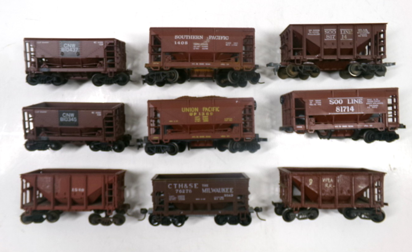 (9) HO ore cars (lot 6369)