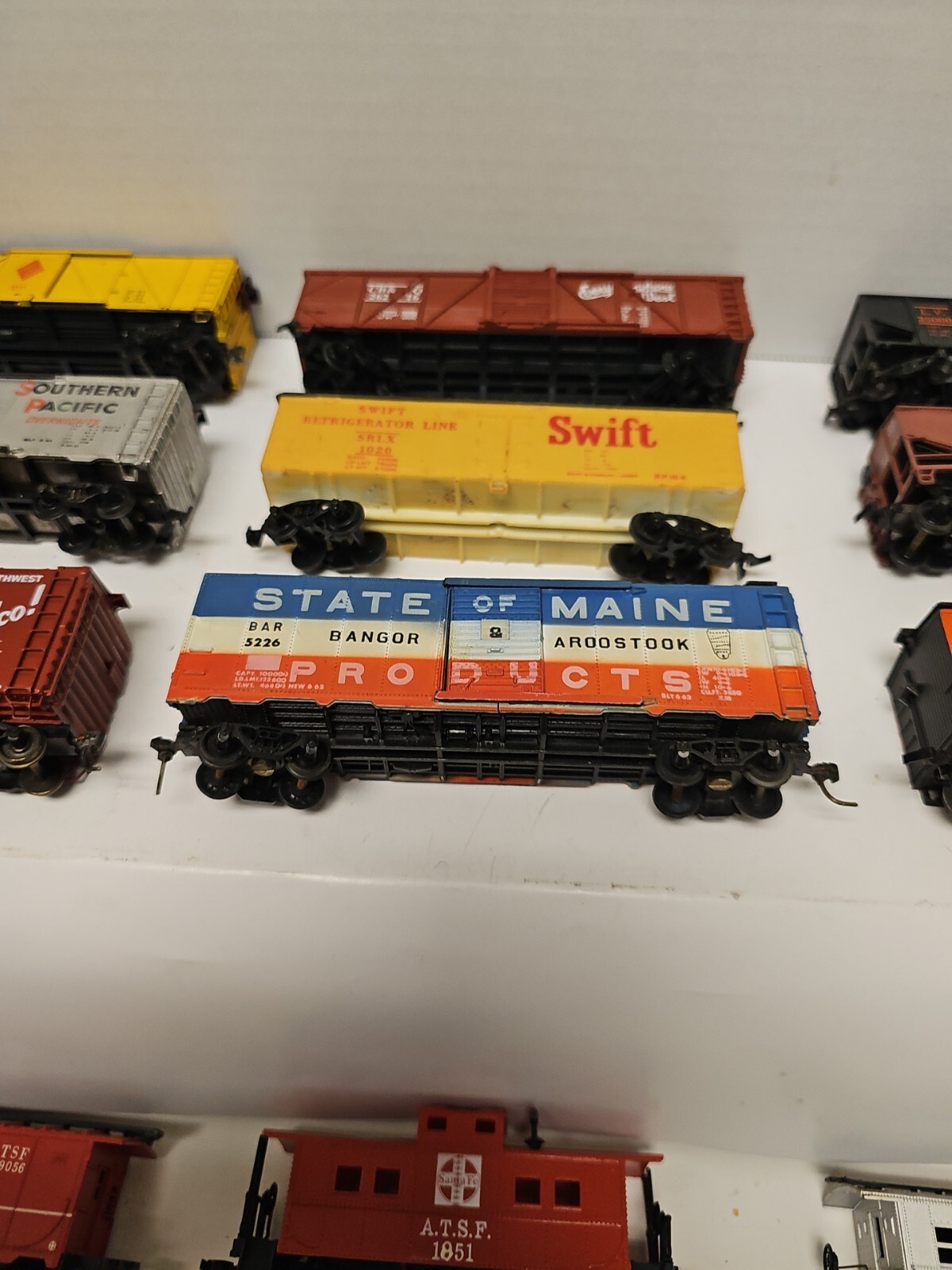 HO Scale Lot of 21 Mixed Caboose & Box Car, Tyco, Life-Like, Lima,Tri-ang More