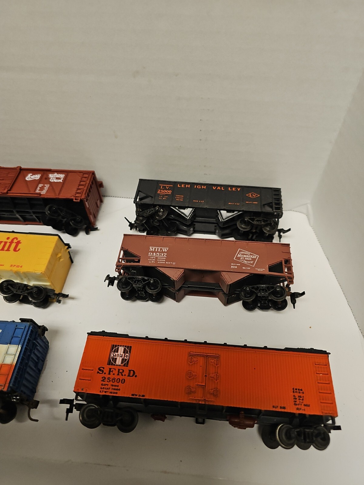 HO Scale Lot of 21 Mixed Caboose & Box Car, Tyco, Life-Like, Lima,Tri-ang More