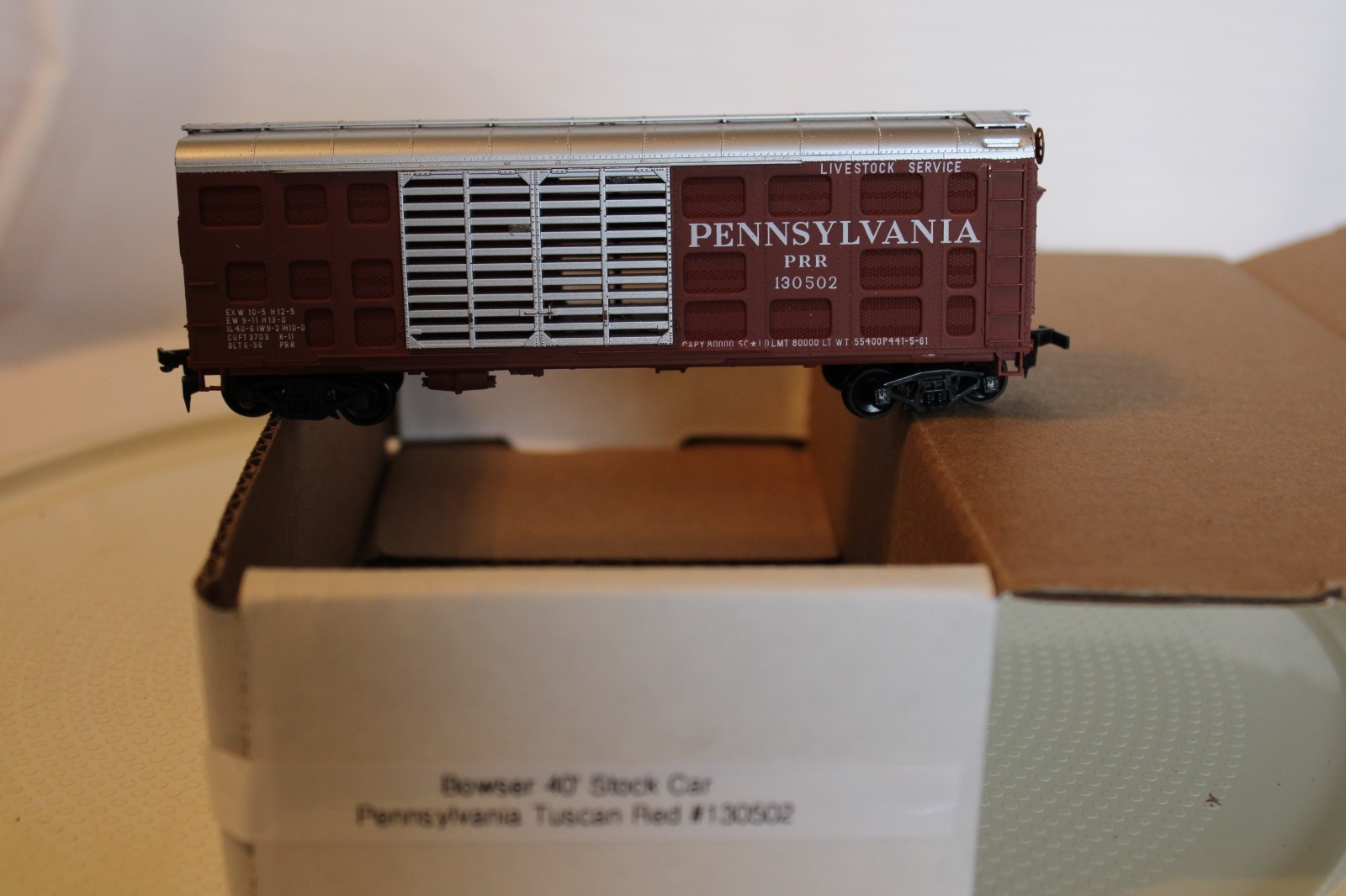 HO Scale Bowser, 40′ Stock Car, Pennsylvania, Tuscan Red, #130502 (WB) Built