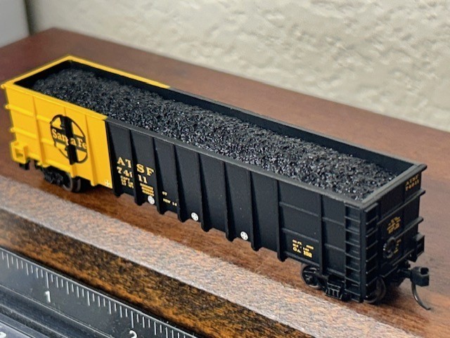 SANTA FE 5-pack THRALL 50ft ROTARY HIGH-SIDE GONDOLAS w/COAL LOADS N Scale NEW
