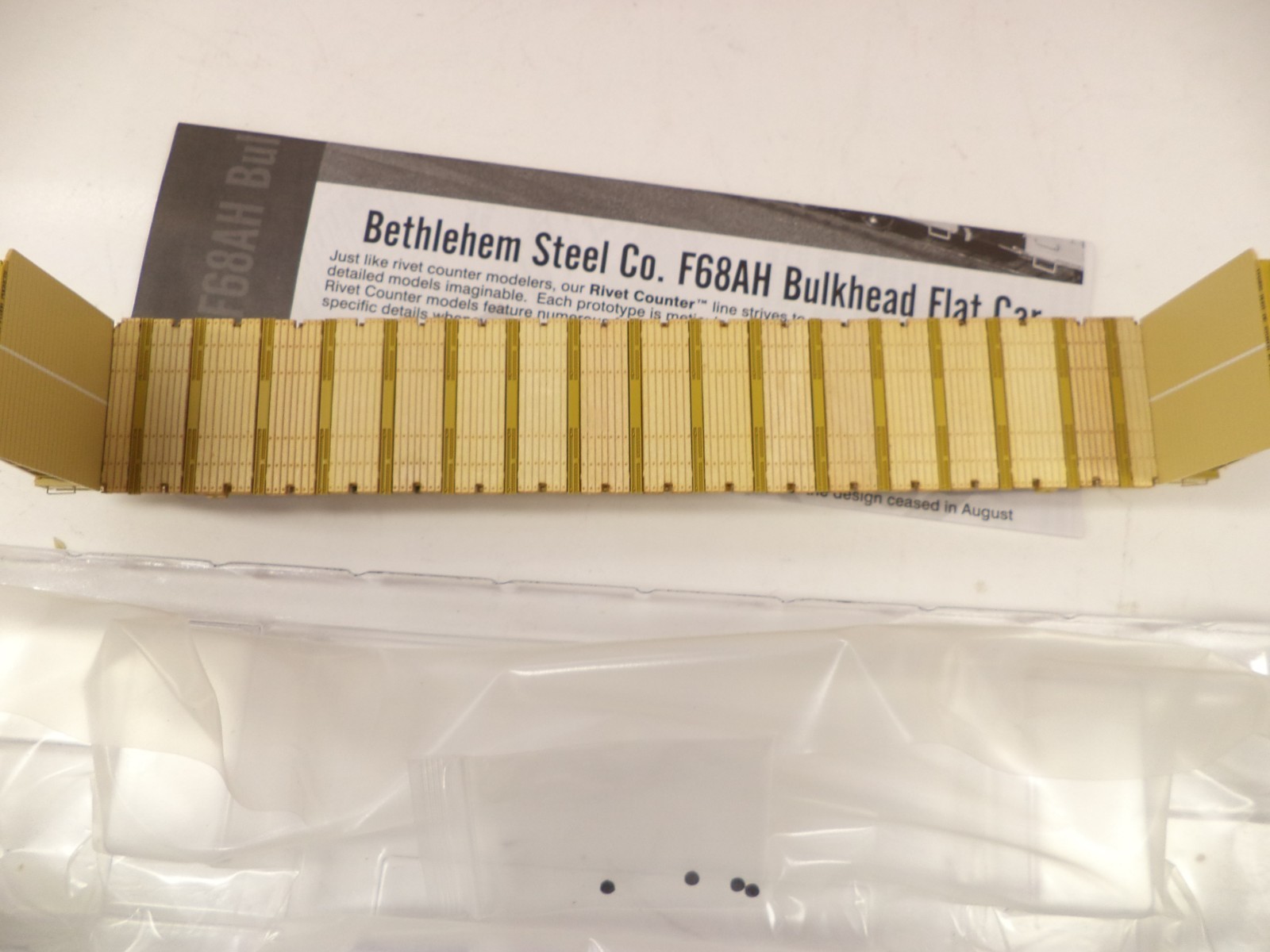 ScaleTrains Ho SXT38391, BSC F68AH Bulkhead Flatcar, TTPX 80994