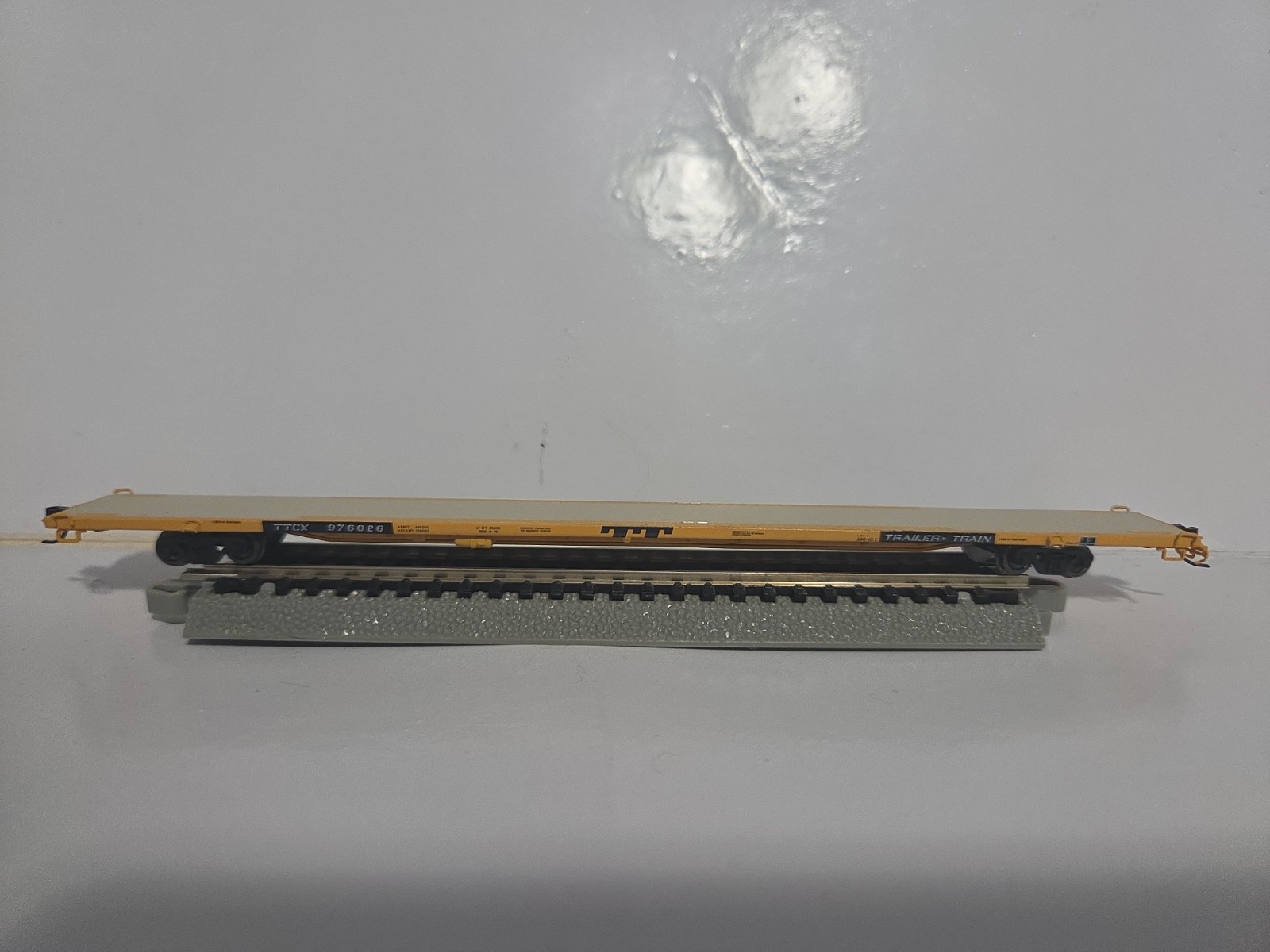 ATLAS N SCALE ACF 89′ 4″ FLAT CAR (CONTAINERS) TRAILER TRAIN (TTCX) #976026…