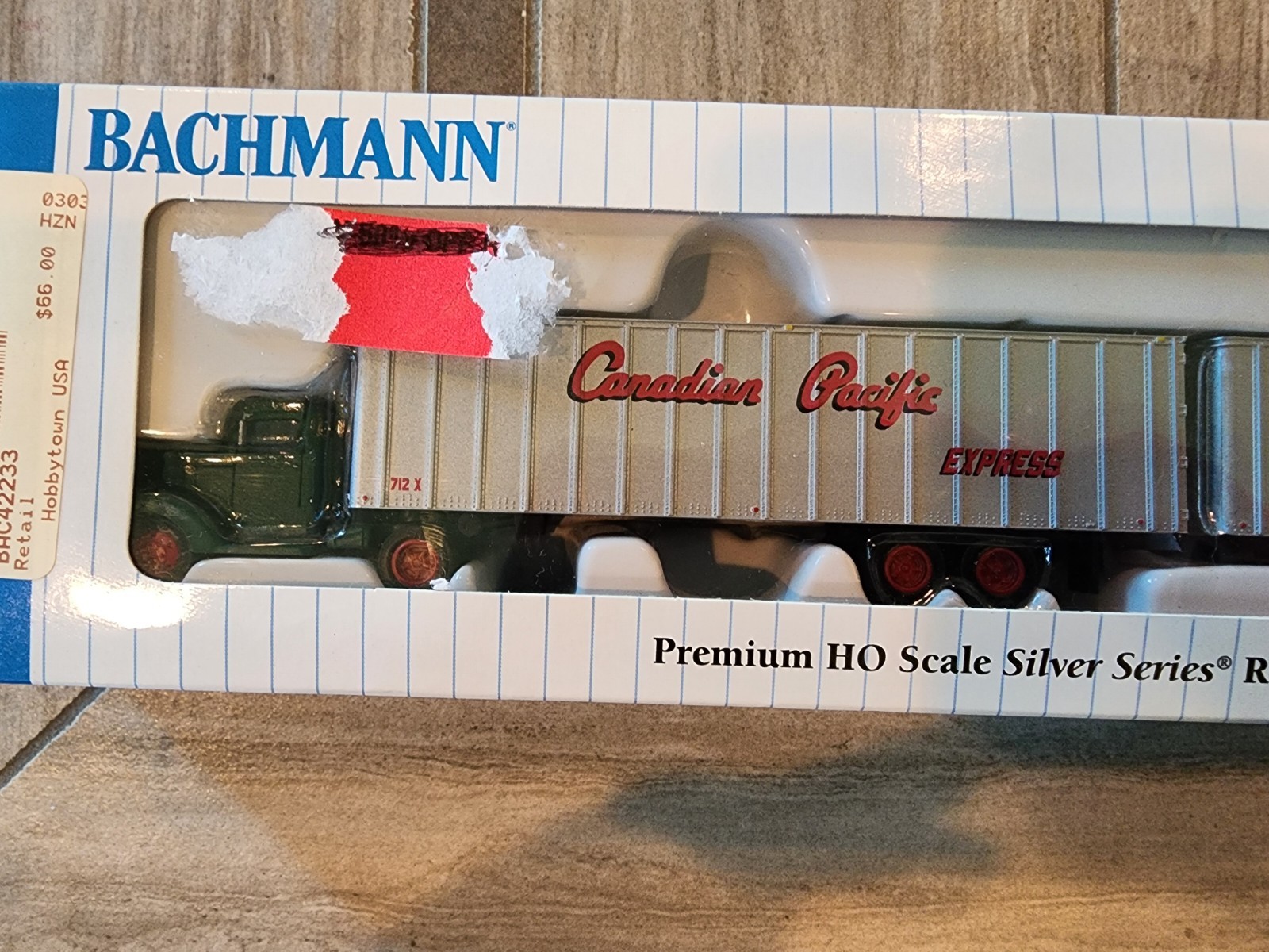 Bachmann HO Canadian Pacific 1950s/60s Tractor W/ 2 Piggyback Trailers 42233 NIB