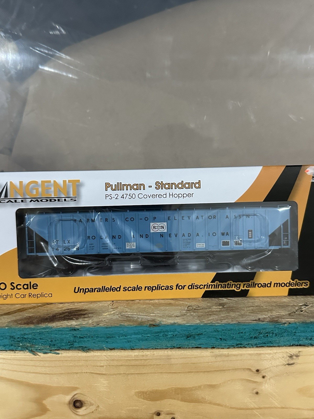 Tangent Scale Models HO Roland & Nevada PS-2 4750 Covered Hopper PTLX HO Scale