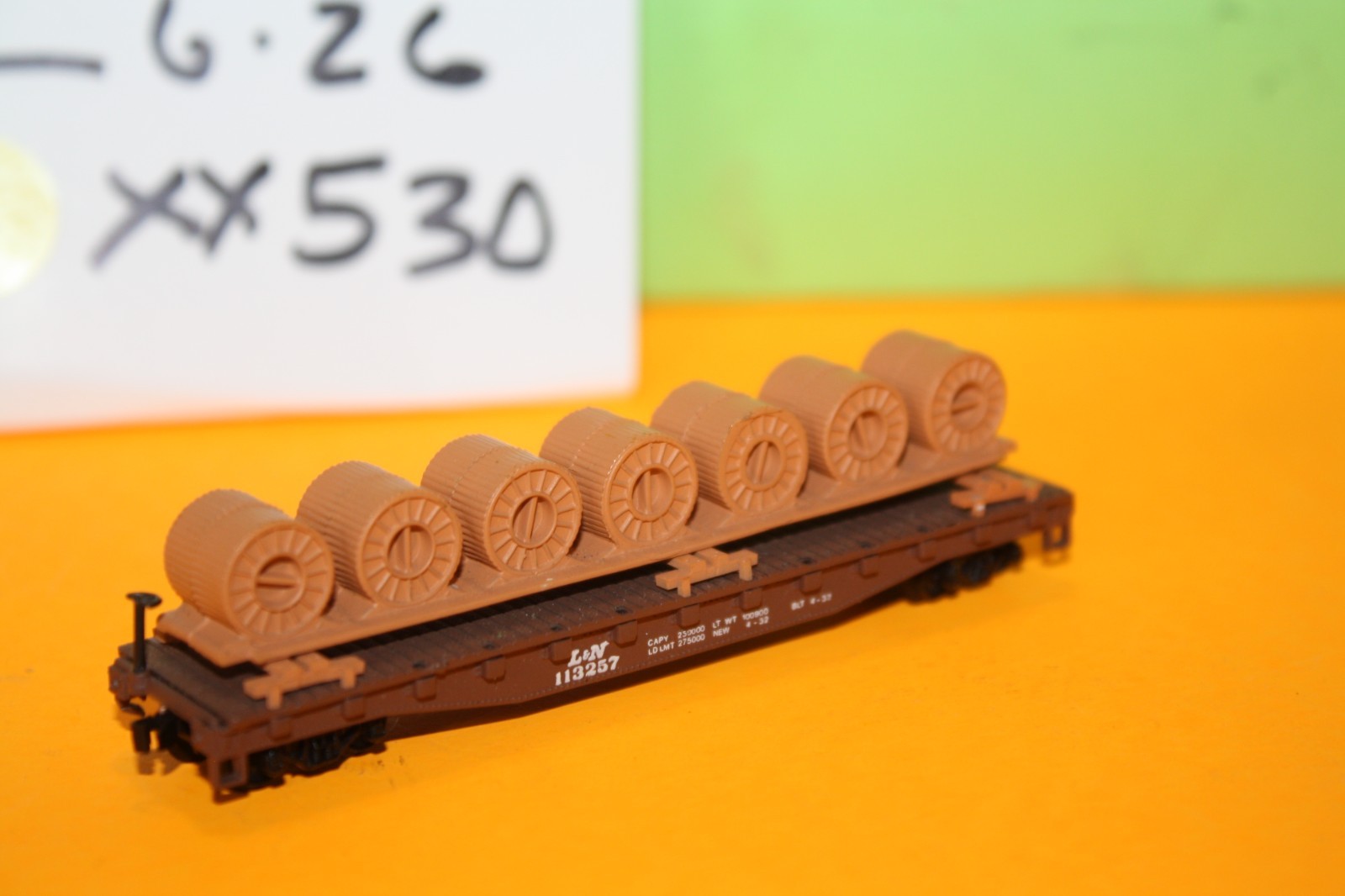 N Scale* Intermountain Railways Co. Pacific Fruit Express car & L & N Flat car