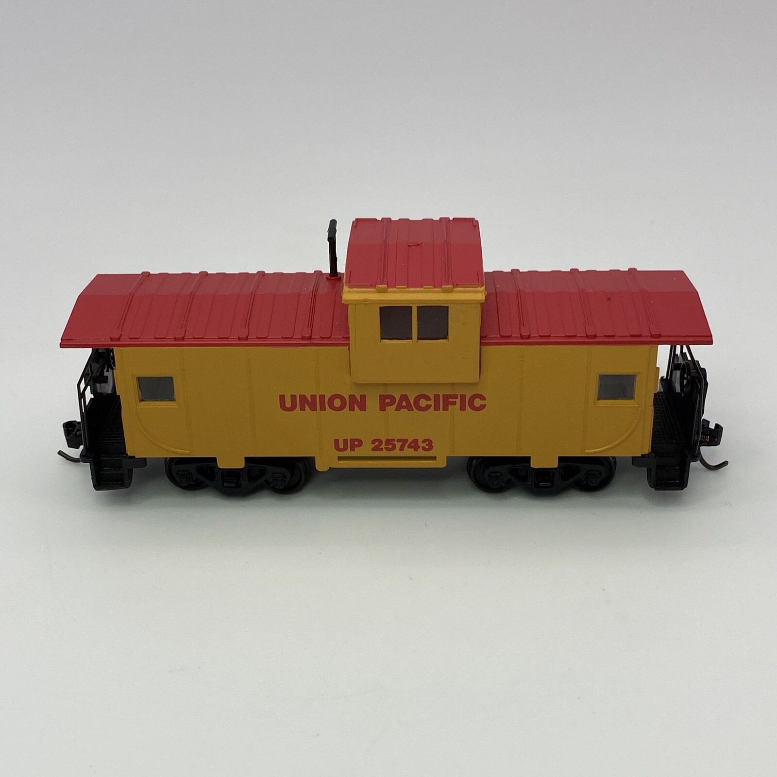 BACHMANN UNION PACIFIC RAILROAD UP 25743 CABOOSE HO SCALE RED YELLOW VTG EUC