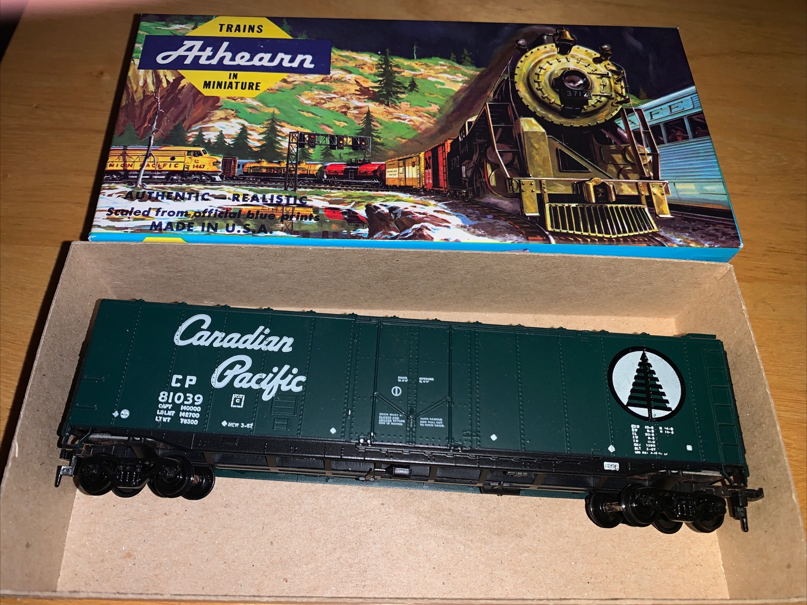 ATHEARN #1328 HO SCALE 50′ PLUG DOOR CANADIAN PACIFIC C.P. #81039 BOXCAR