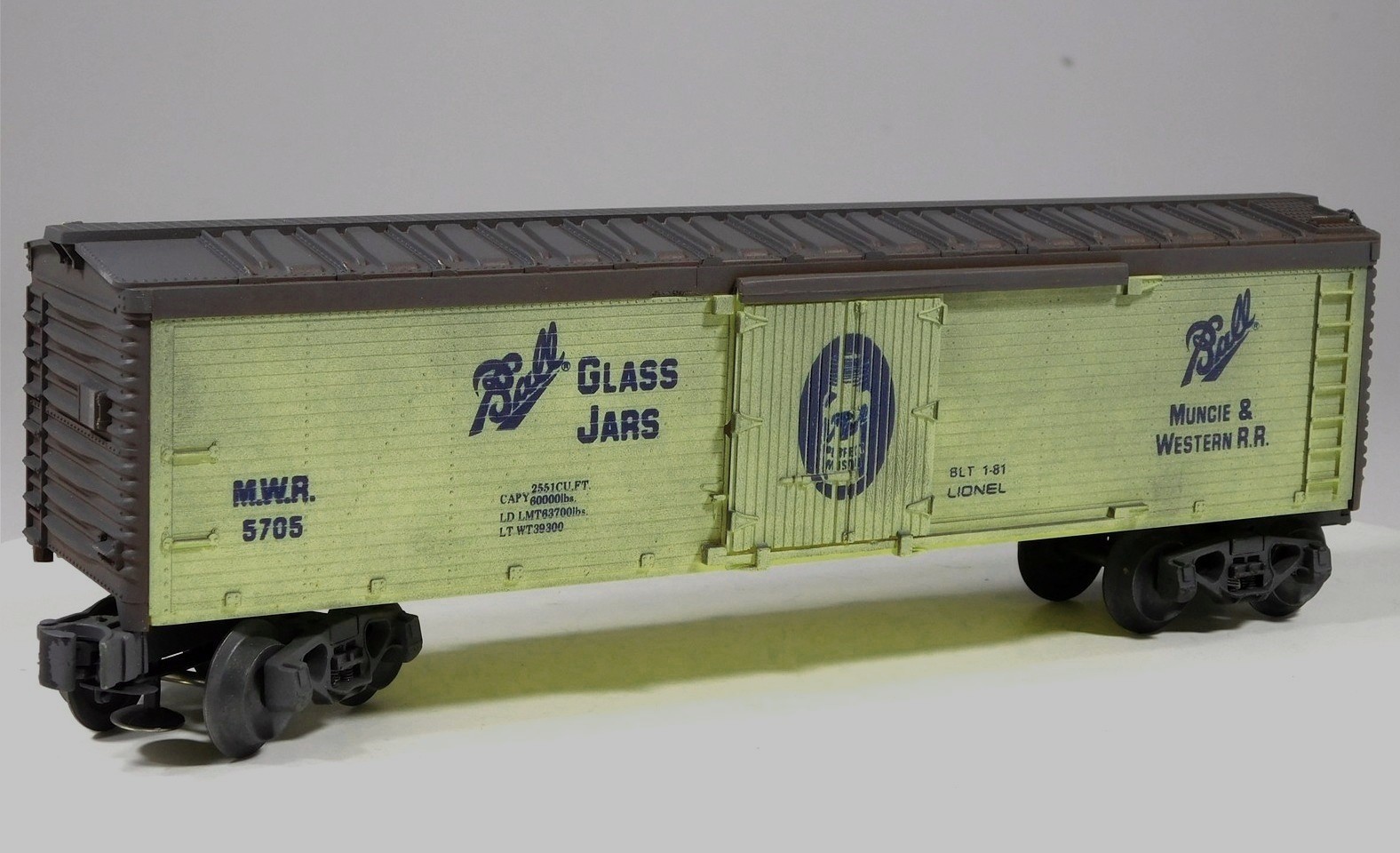 LIONEL 6-5705 O-GAUGE 1981 BALL GLASS JAR BILLBOARD REEFER CAR NIB