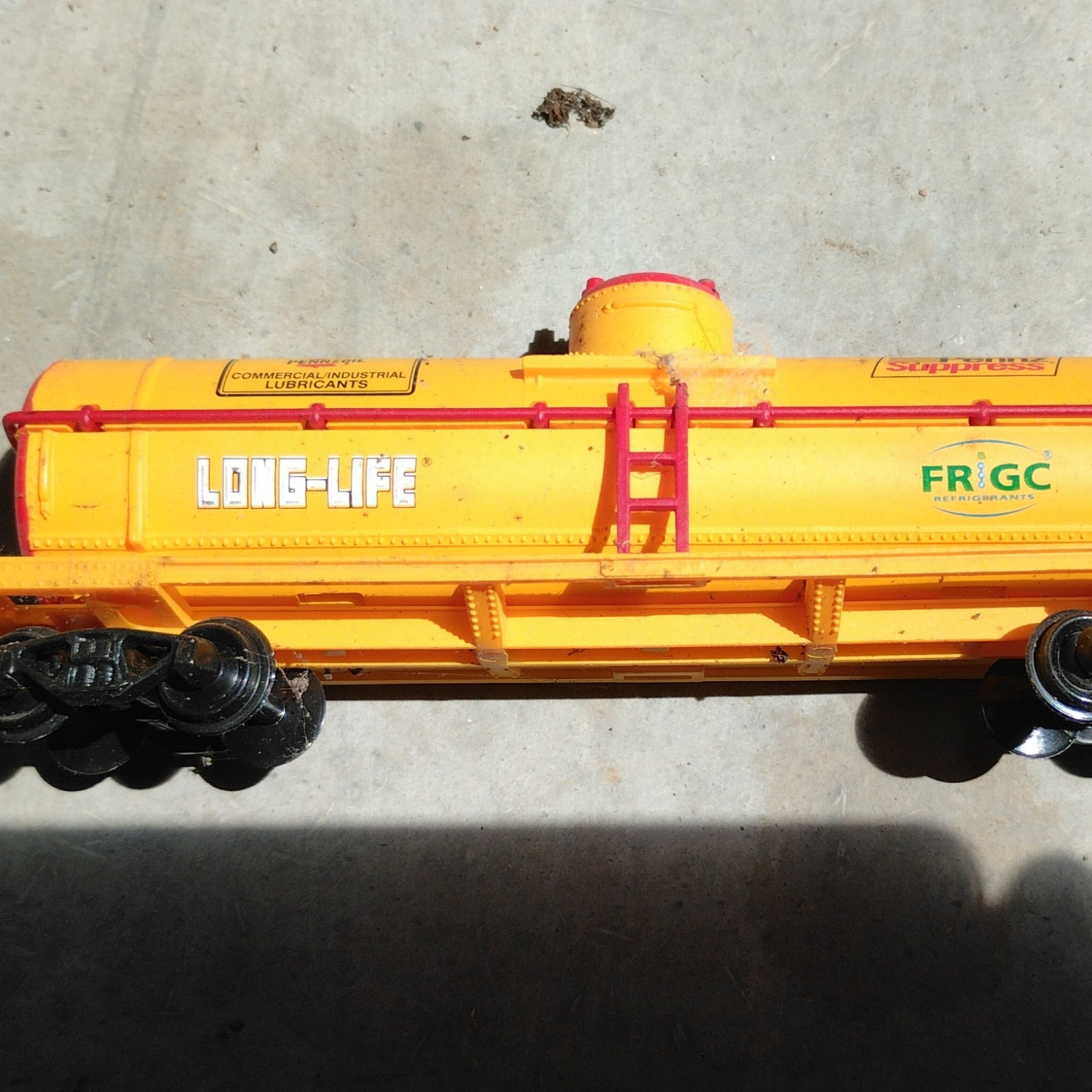 Lionel HO Gauge FRGC Tank Car Yellow w/ Red/Black/Green Details 1:87 Analog