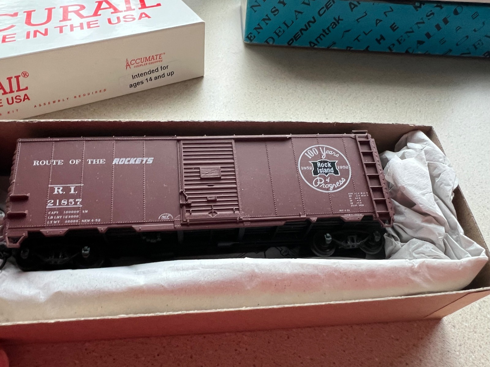 HO Accurail Rock Island 40′ Box Car RI # 21857 metal wheels KDs