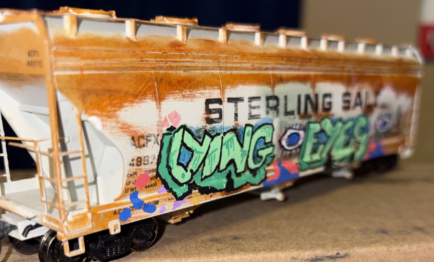 HO Scale Custom Graffiti + Weathered Intermiuntain Hopper. Sterling Salt