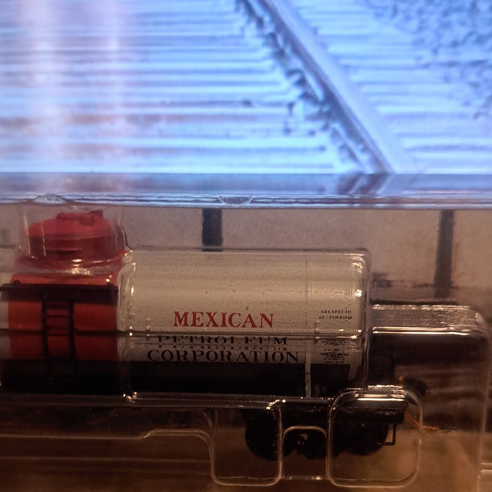Micro-Trains Mexican Petroleum Tank Car N Scale MPLX 1456 Silver Red Black