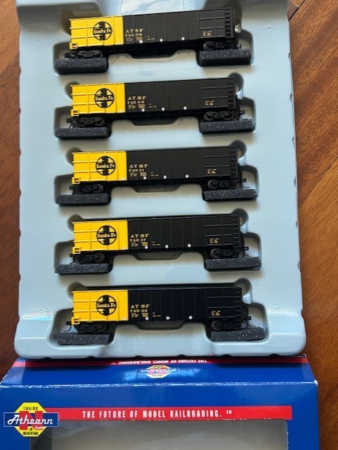 SANTA FE 5-pack THRALL 50ft ROTARY HIGH-SIDE GONDOLAS w/COAL LOADS N Scale NEW