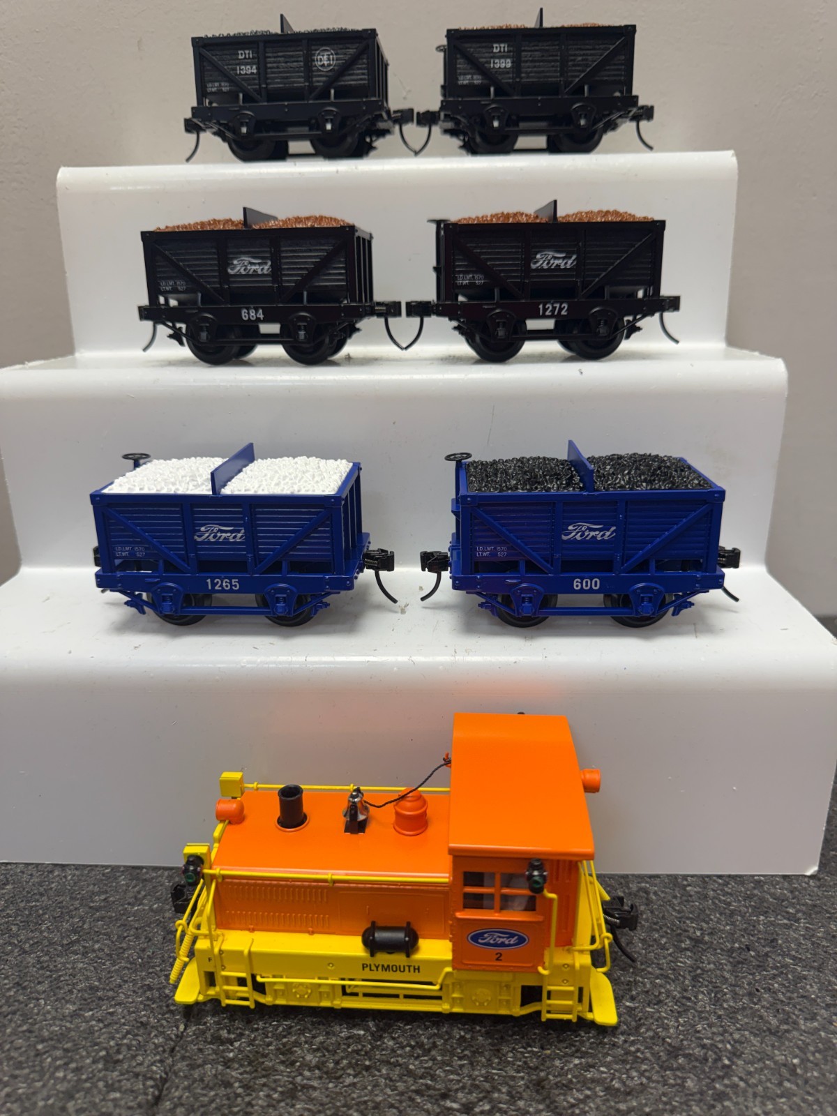 K-Line O Scale 6-22334 Ford Die Cast Plymouth Switcher & 6 Ore Car Set – LNIB