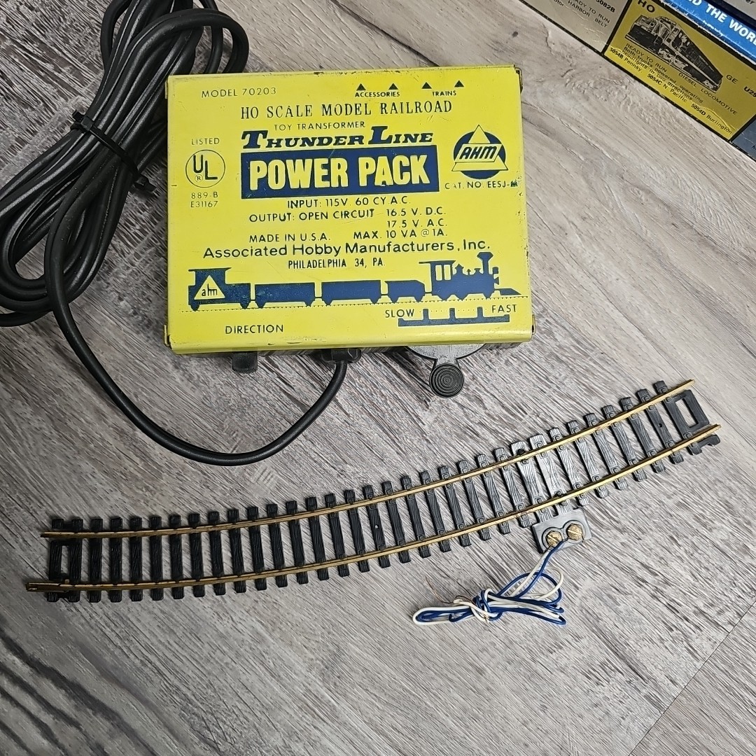 Mixed Lot of Six Vintage HO Scale Train Cars, Locamotive Track And Transformer
