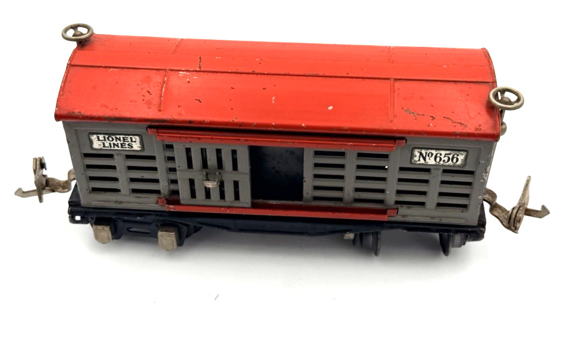 Lionel Lines Pre War Stock Cattle Car 656 Gray/Red