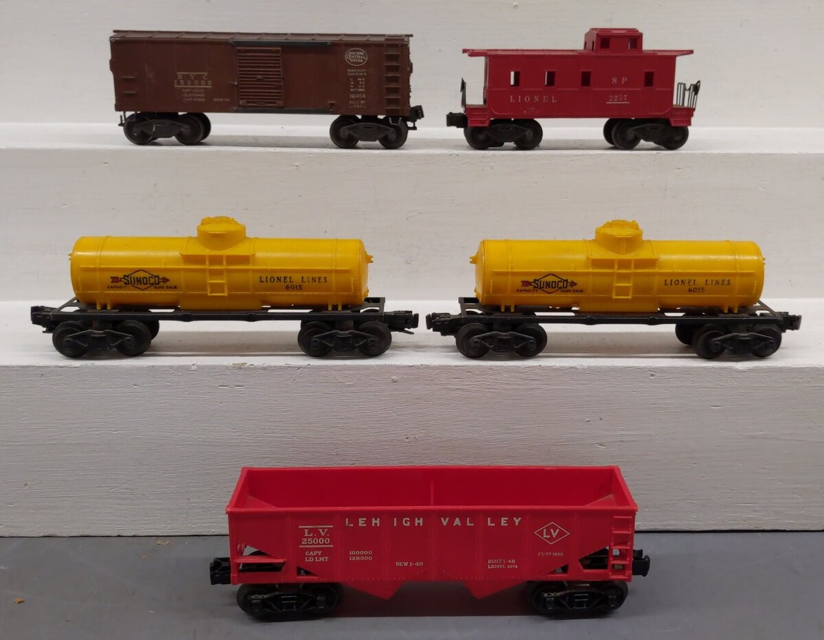 Lionel Vintage O Freight Cars: 2257, 6015, 6015, X6454, 6076 [5]