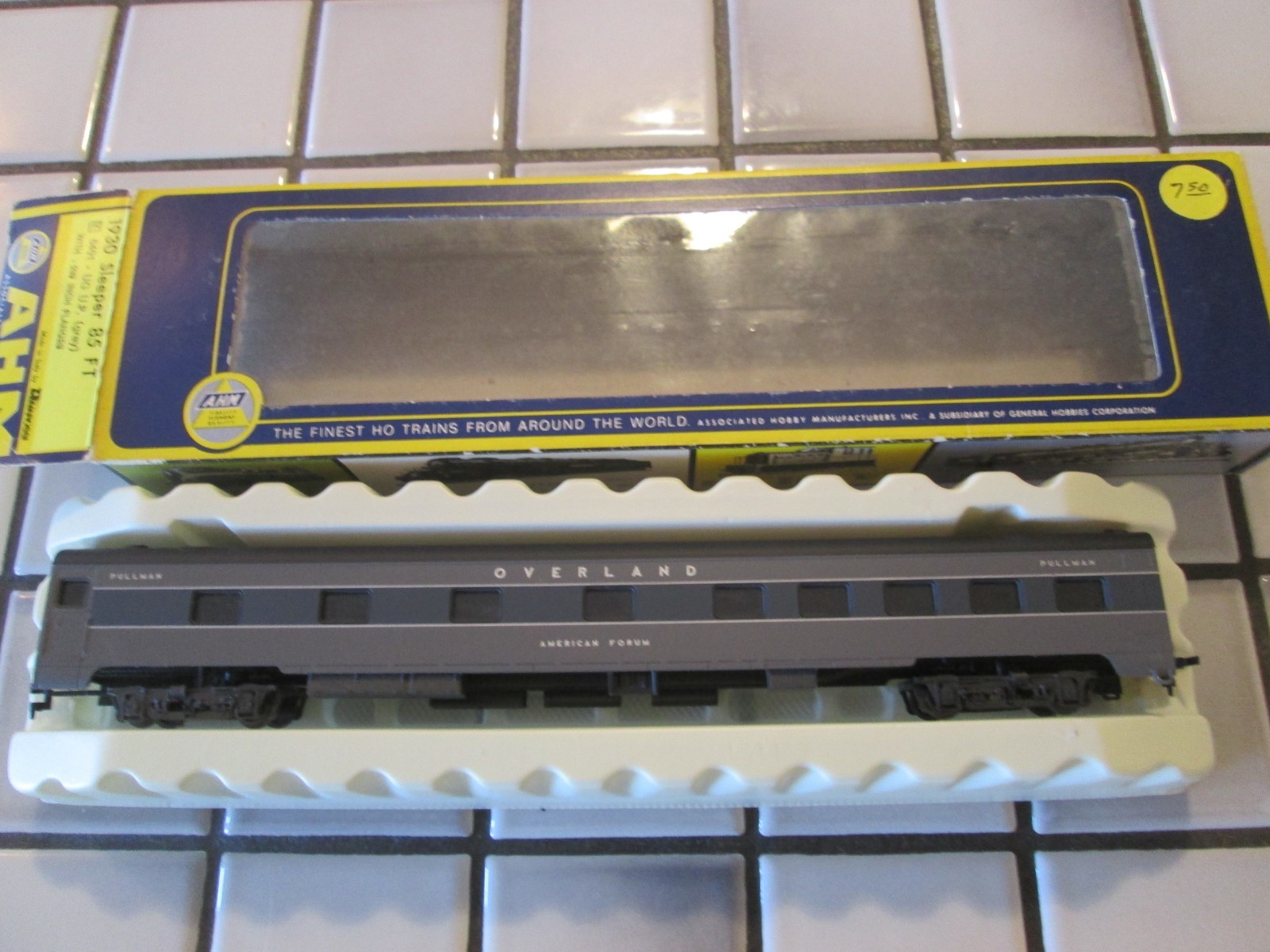AHM/rivarossi UNION PACIFIC overland gray passenger car HO scale