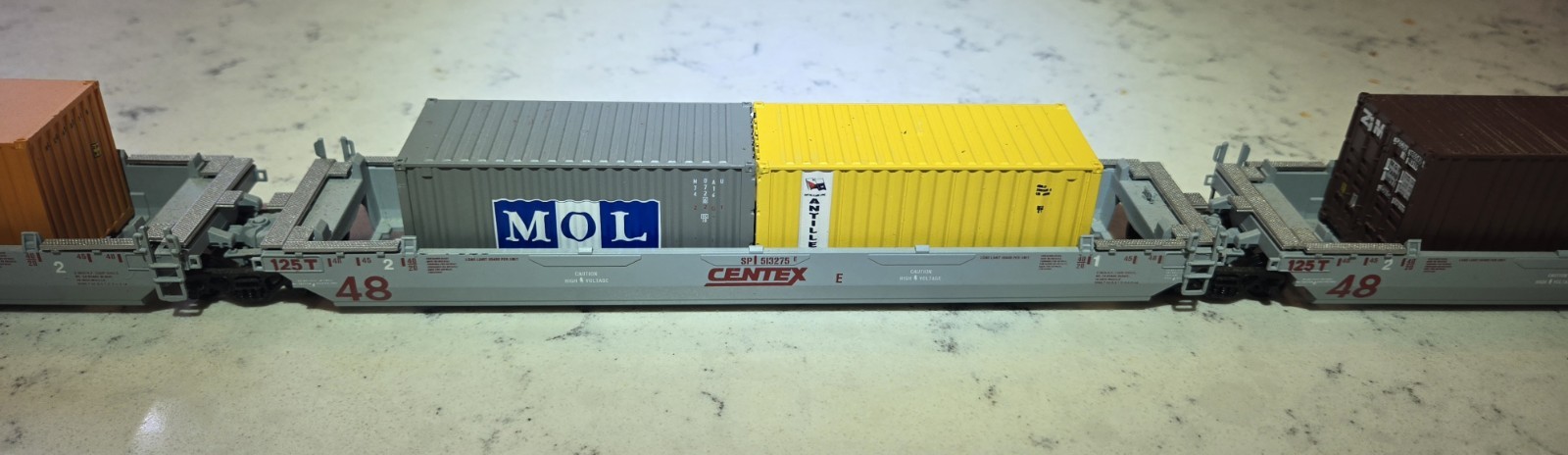 Athearn HO Scale SP Centex Double Stack 5 Cars #513275 with 7 Athearn Containers