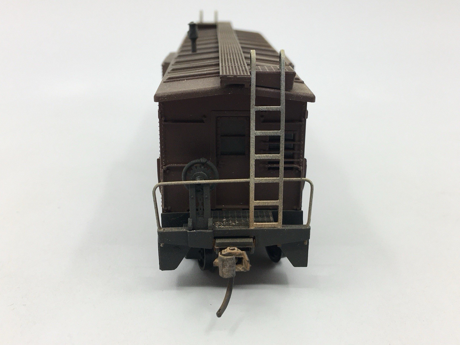 HO Athearn Chicago & North Western Bay Window Caboose CNW #11052 WEATHERED