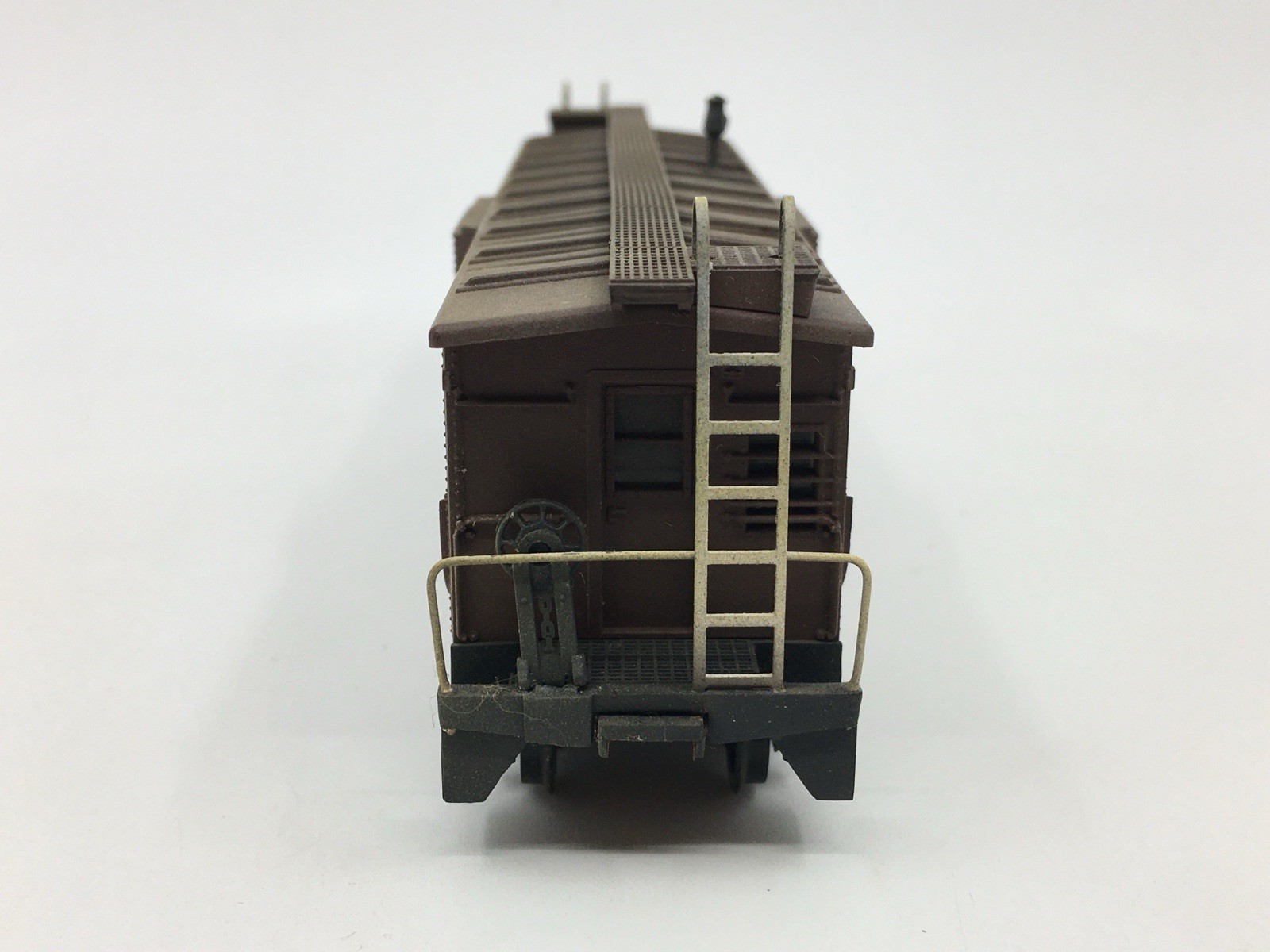 HO Athearn Chicago & North Western Bay Window Caboose CNW #11052 WEATHERED