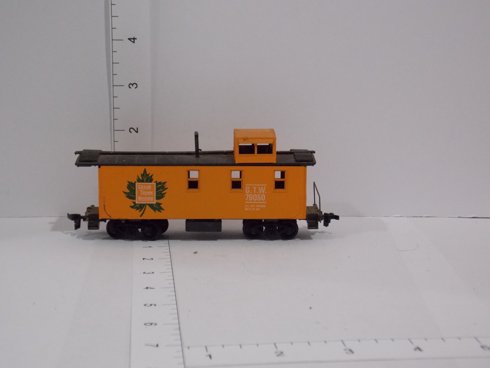 Grand Trunk Western GTW 79050 HO Scale Caboose Orange Black Train Car Used