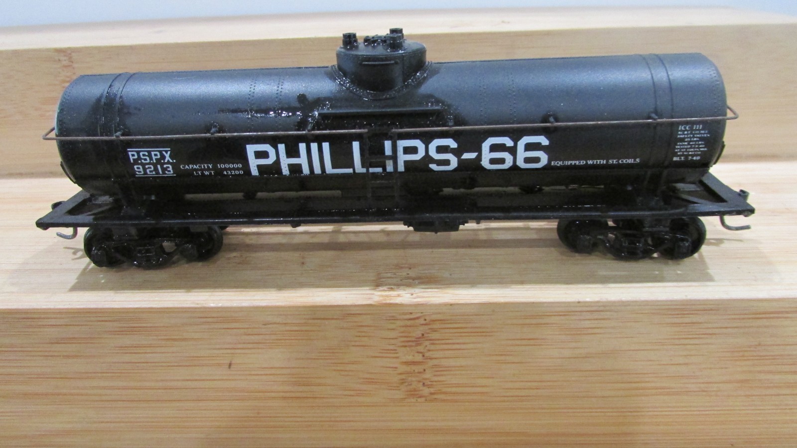 HO Scale Phillips 66 Single Dome Tank Car P.S.P.X. 9213 Lot#C058