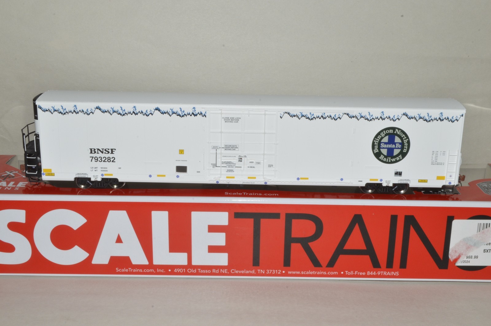 HO scaletrains Burlington Northern Santa Fe BNSF Ry Trinity 82′ 7883 reefer car