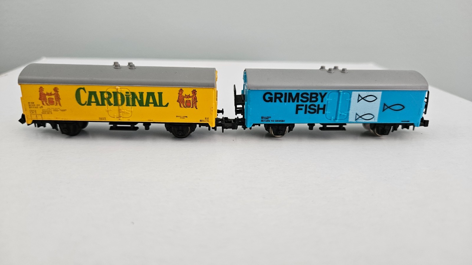 N Gauge Lima European Refrigerated Vans Cardinal and Grimsby Fish