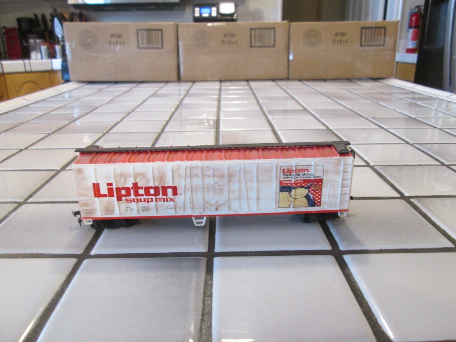 AHM LIPTON 50 FOOT BOX CAR HO SCALE