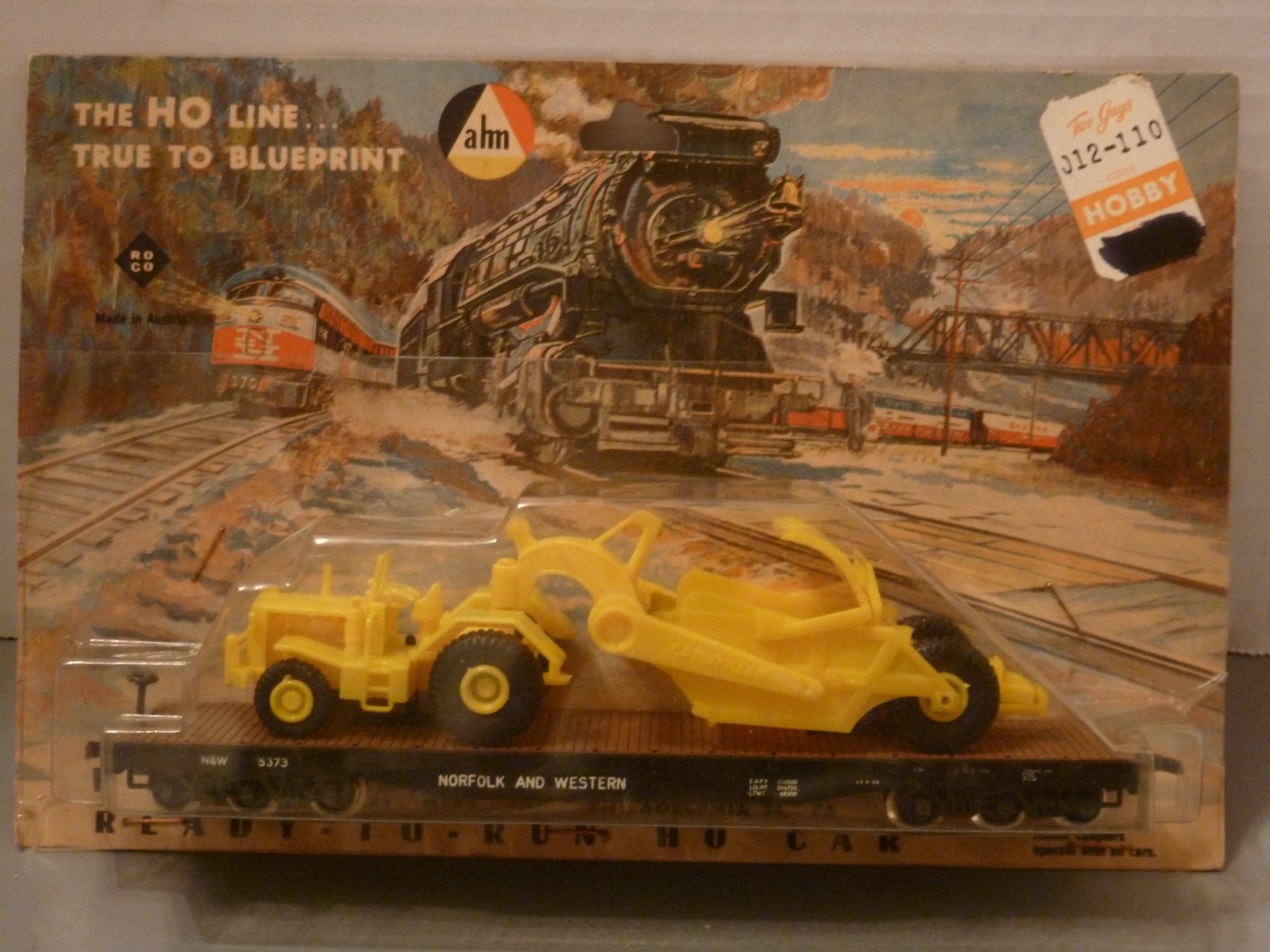 VINTAGE AHM HO NORFOLK & WESTERN FLATCAR WITH EARTH MOVER
