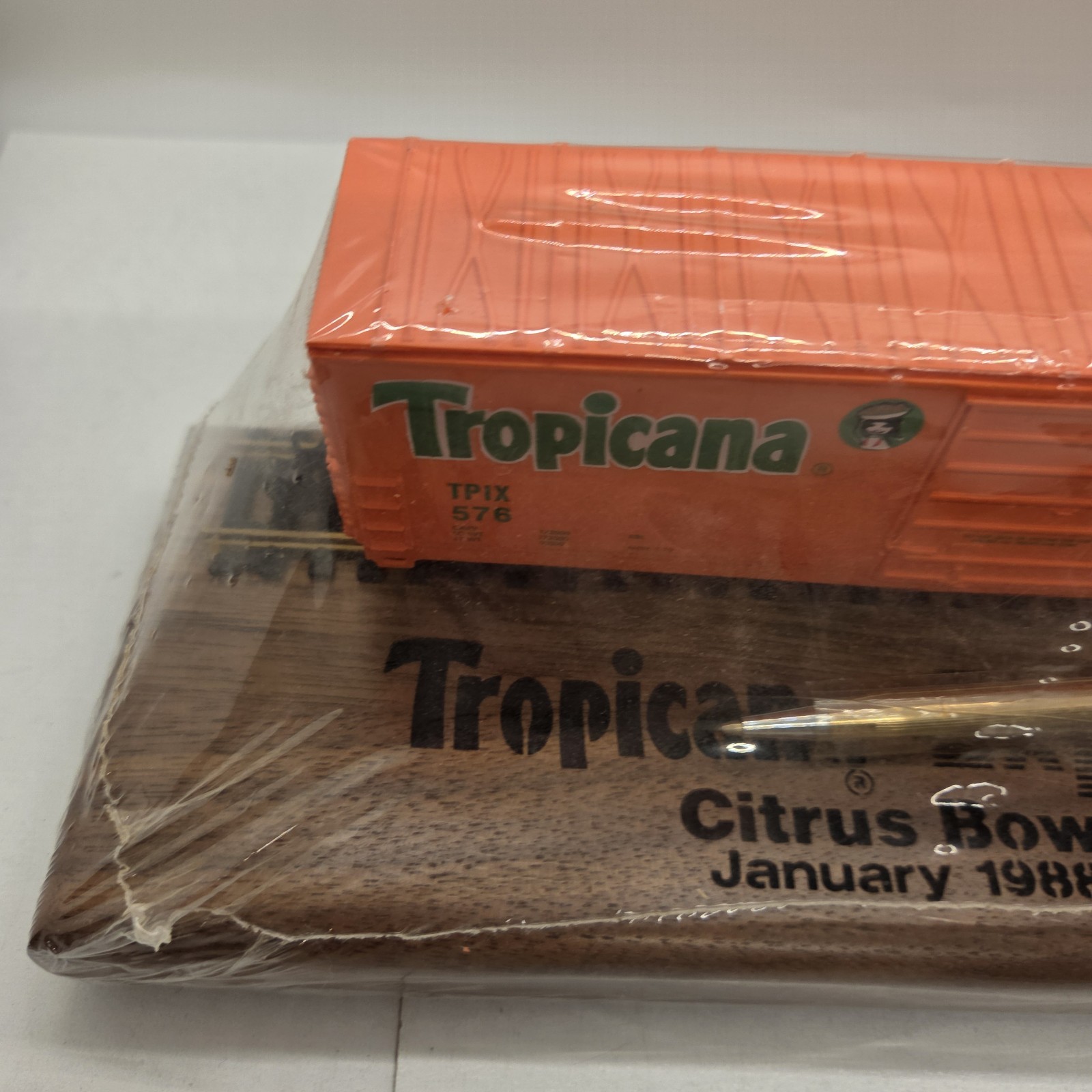 HO Scale Tropicana Boxcar Reefer Train on Track 1988 Citrus Bowl Pen Holder