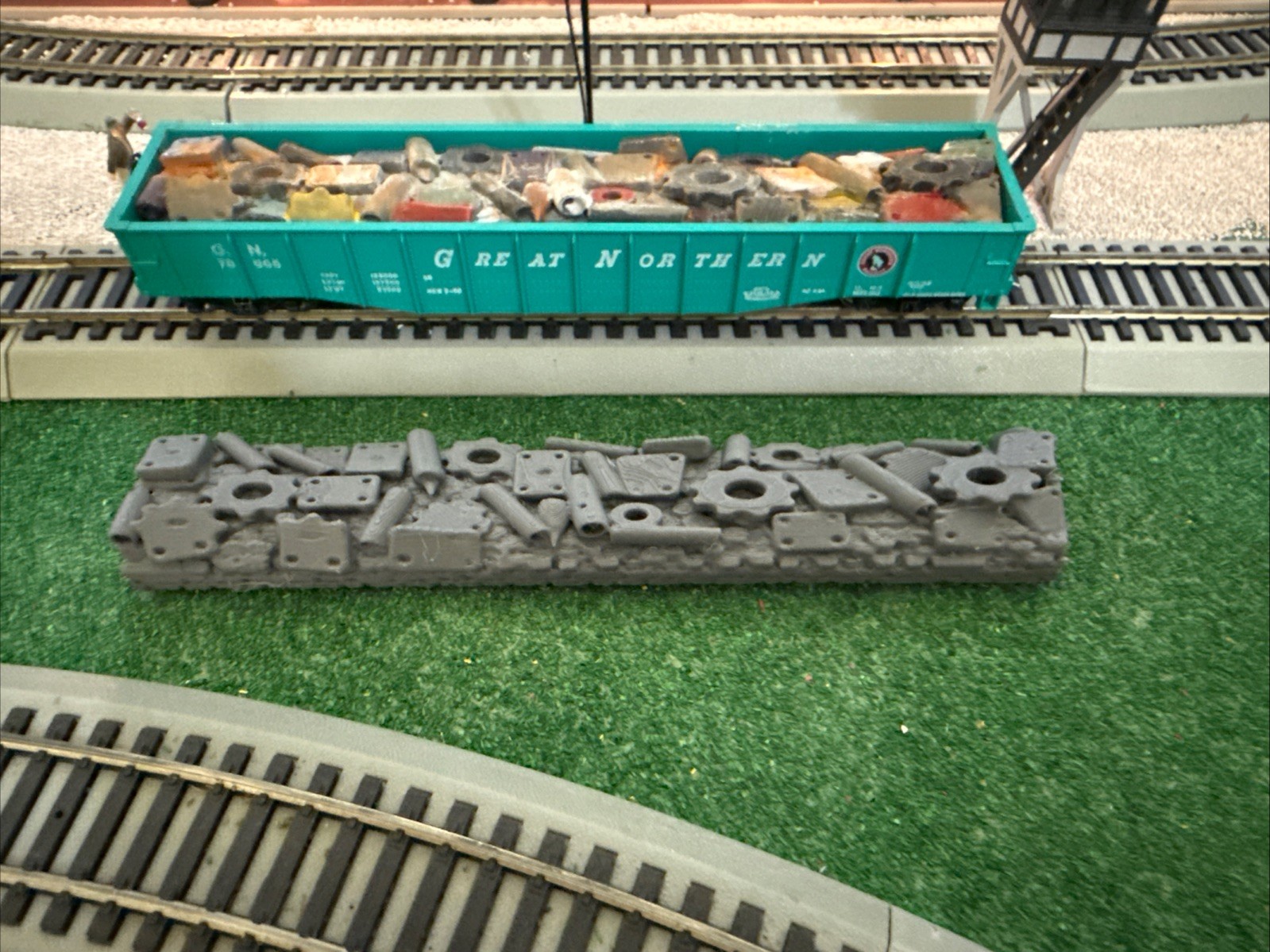 HO Scale Scrap Load Fits Athearn 50’ Gondola Version 6