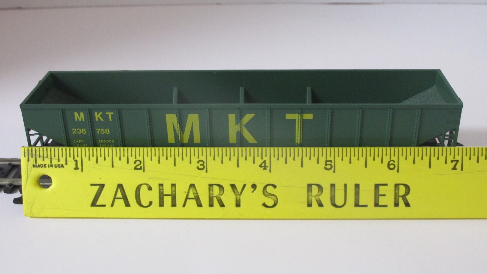 Ho scale,open hoppers,4 bay,bundle of 3,VGN 2610,MKT 236758,& PC 483922,plastic.