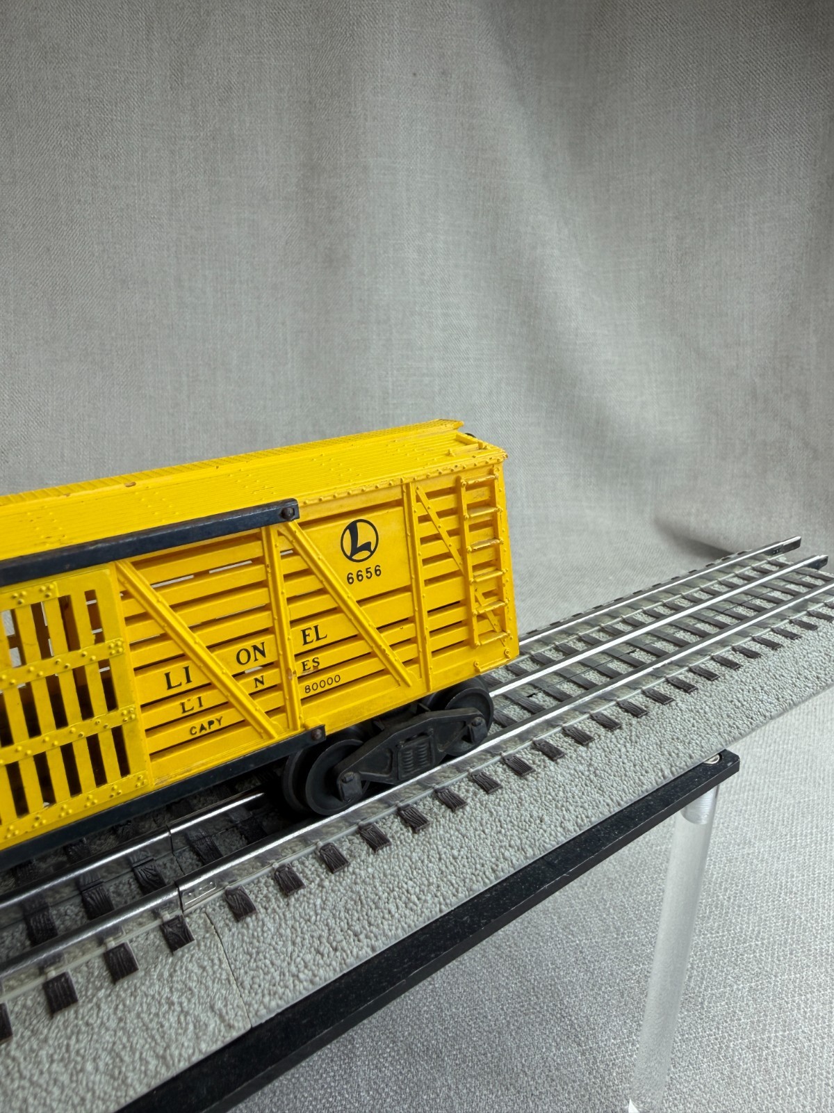 Lionel Train Yellow 6656 Slat Wall Stock Cattle Car