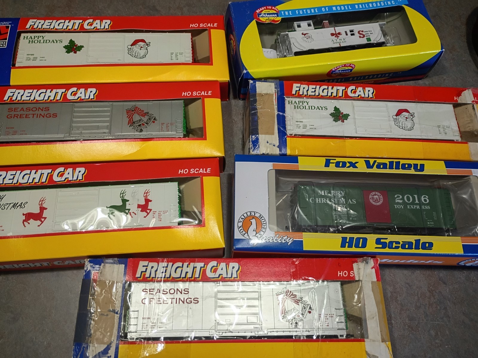 Holiday / Christmas HO Train 7pc lot box car in box’s Season greetings
