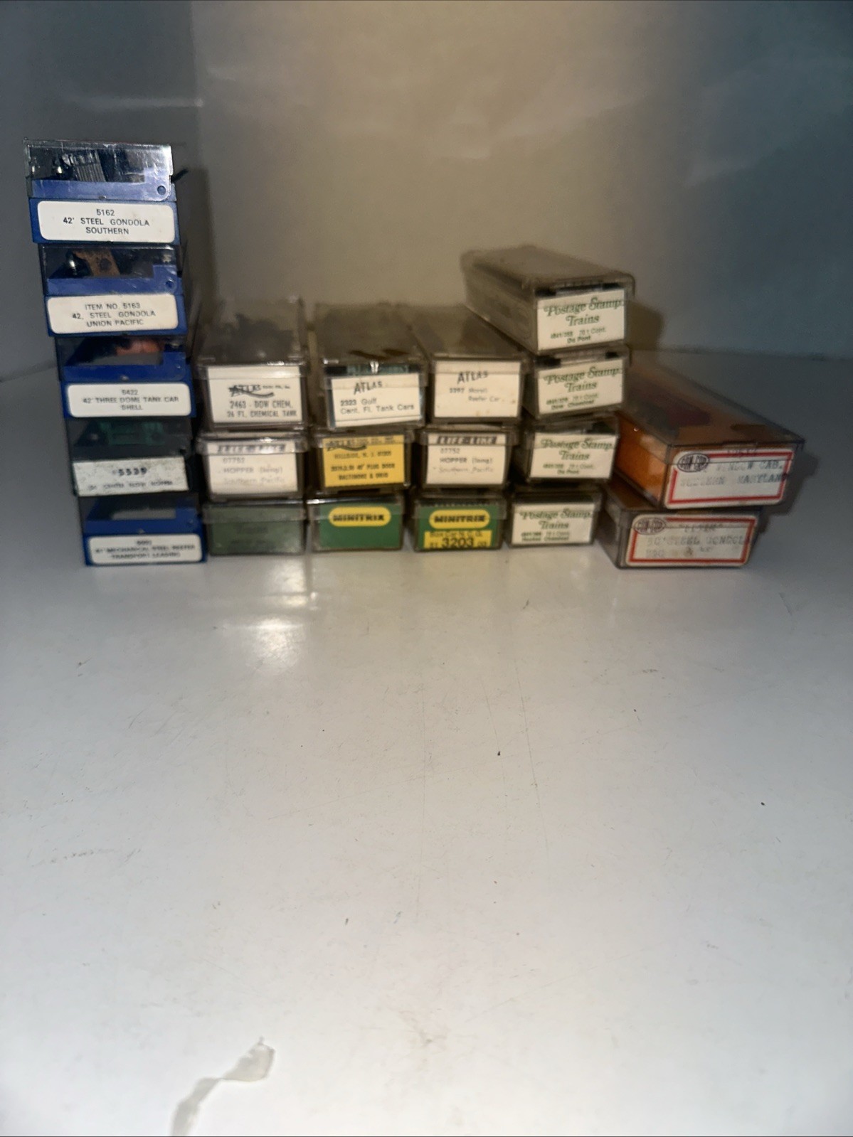 Lot of 20 Assorted N Scale Freight Cars, Various Road Names, Makers