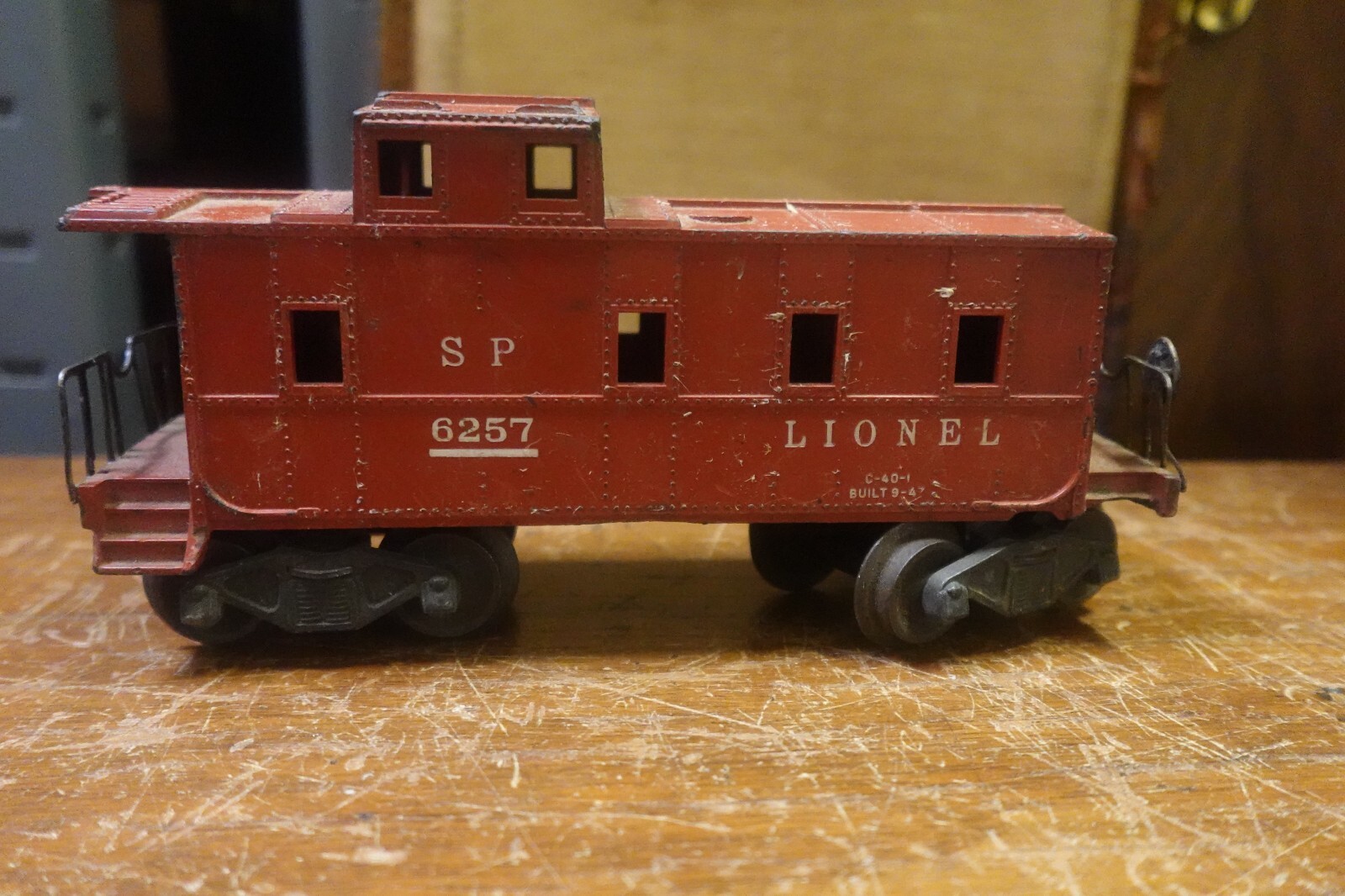 Lionel 6257 SP Caboose-Red Color O Gauge Plastic Body Metal Steel/wheels