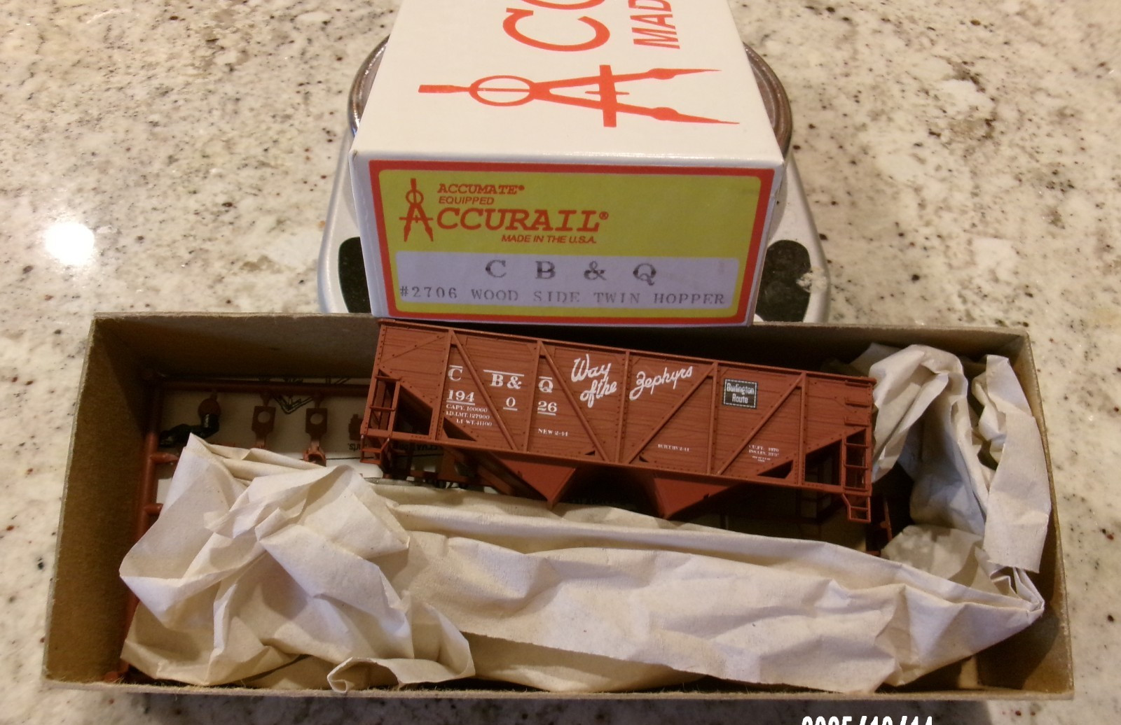 Accurail HO Scale Kit #2506 Wood Side Twin Hopper Car C B & Q Car#194026