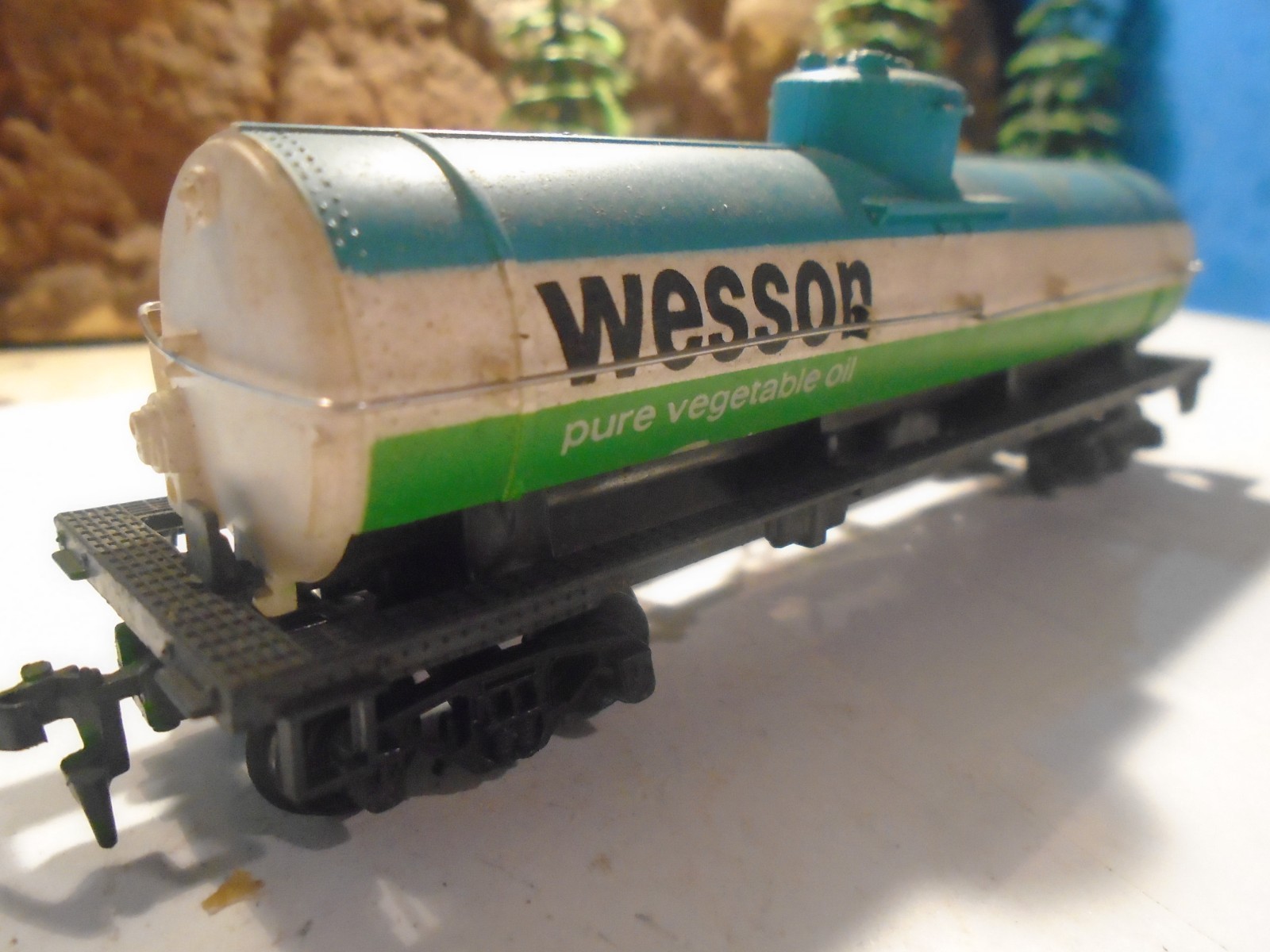TYCO HO SCALE VINTAGE WESSON OIL TANK CAR , HONG KONG 5-98-3-5