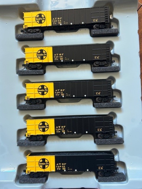 SANTA FE 5-pack THRALL 50ft ROTARY HIGH-SIDE GONDOLAS w/COAL LOADS N Scale NEW