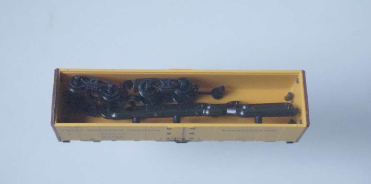 NOS InterMountain FRUIT GROWERS EXPRESS 57280 N Scale Reefer Kit – 60508-09