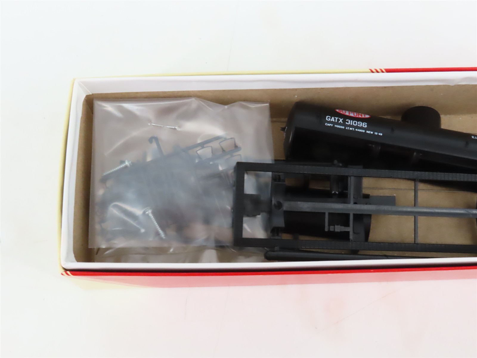 LOT of 4 HO Scale Red Caboose GATX DuPont 10k Gal Tankcar Kits