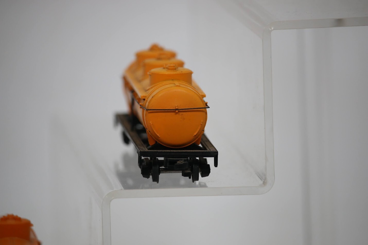 HO SCALE SHELL S.C.C.X. #1245 (2)3-DOME TANK CAR & 1-Dome, #1260 YELLOW TANK CAR