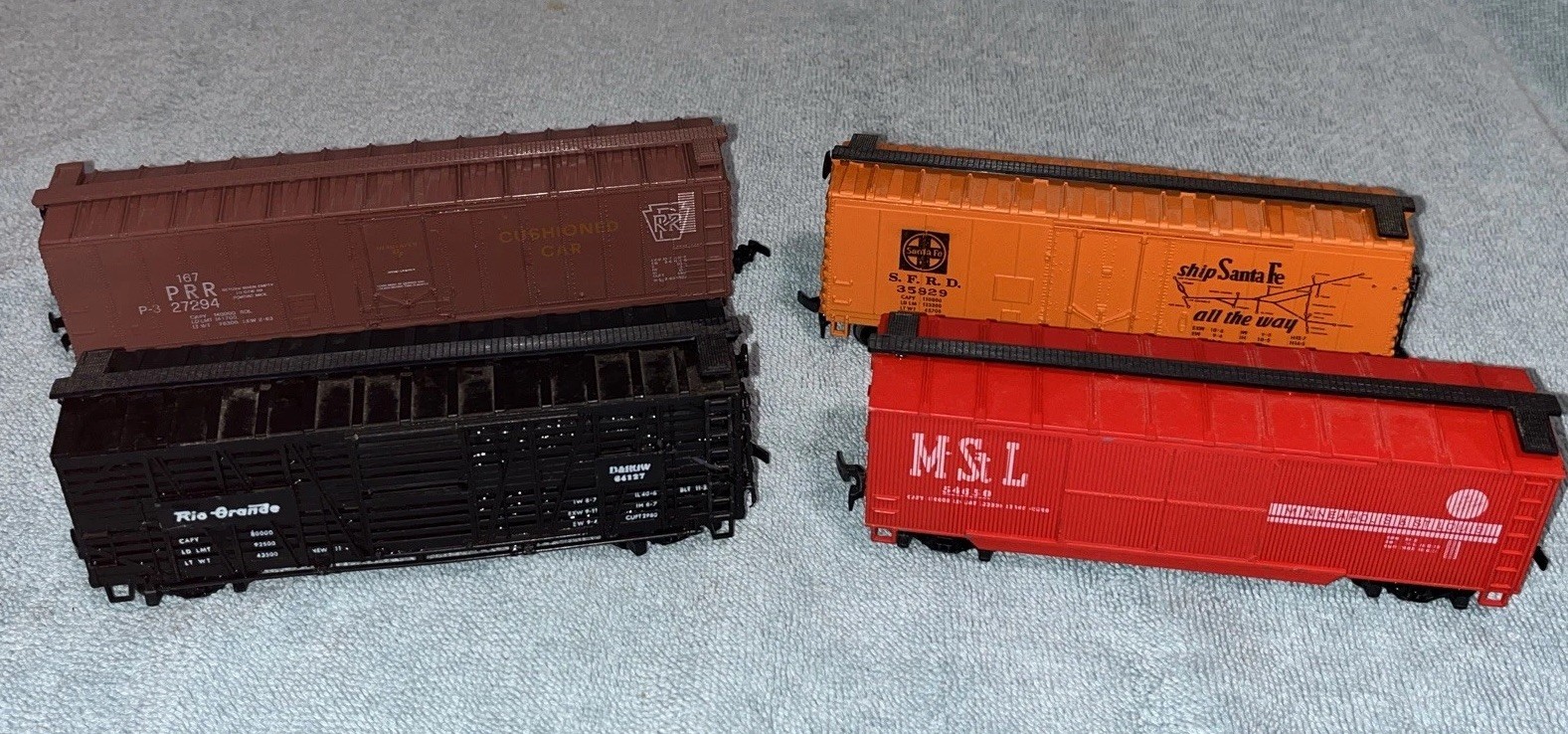 Vintage Lot of 4 HO Gauge Box Cars Red Brown Black Orange Preowned VGC