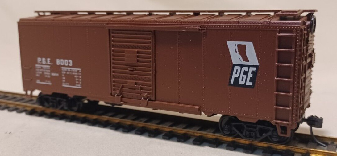 HO scale BEV-BEL 1389 PGE PACIFIC GREAT 40′ Box Car #8003 – Nicely Built-up !!