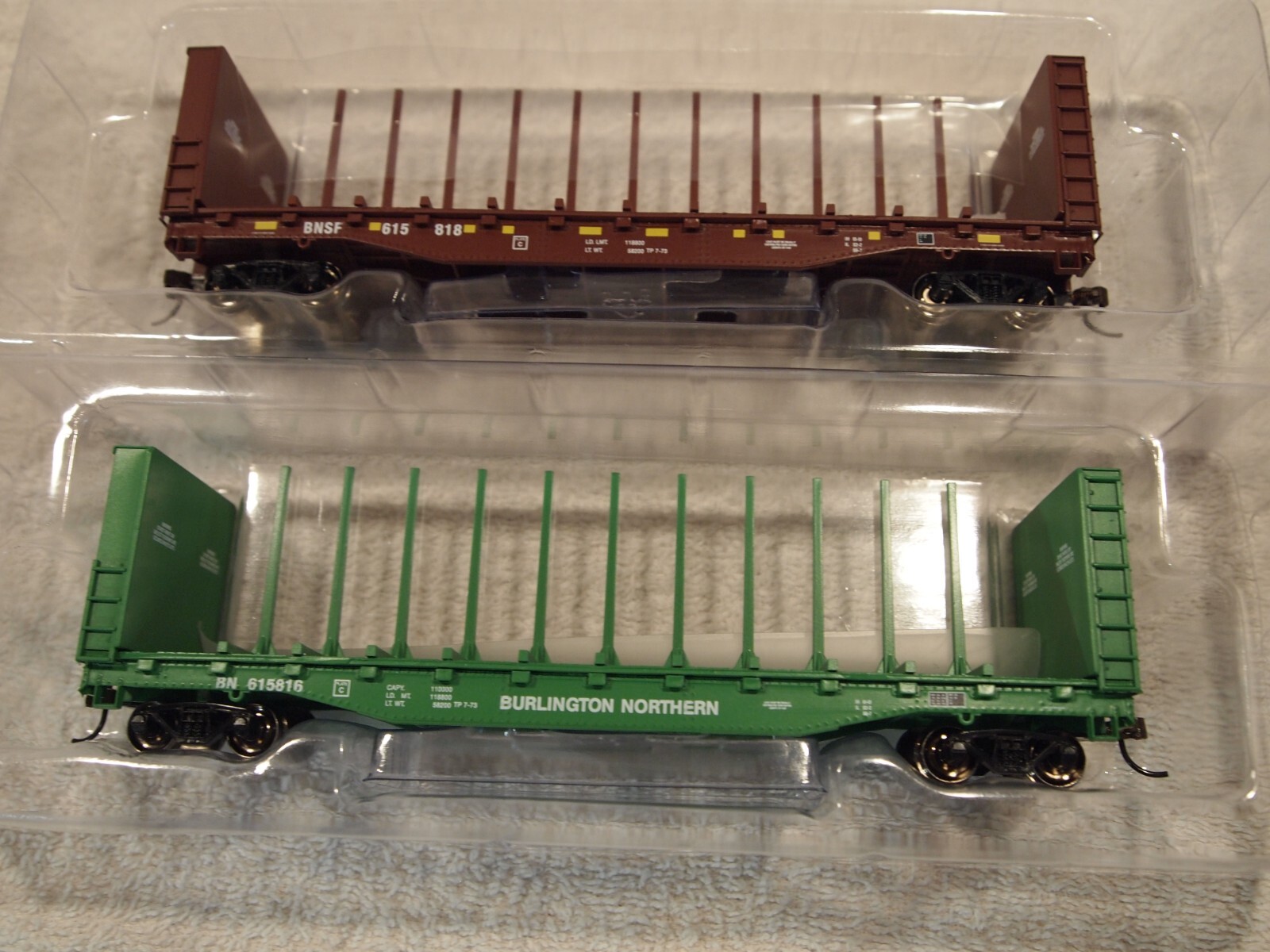 BACHMAN SILVER SERIES H.O.50ft. BULKHEAD FLAT CARS 2-PACK, BN & BNSF