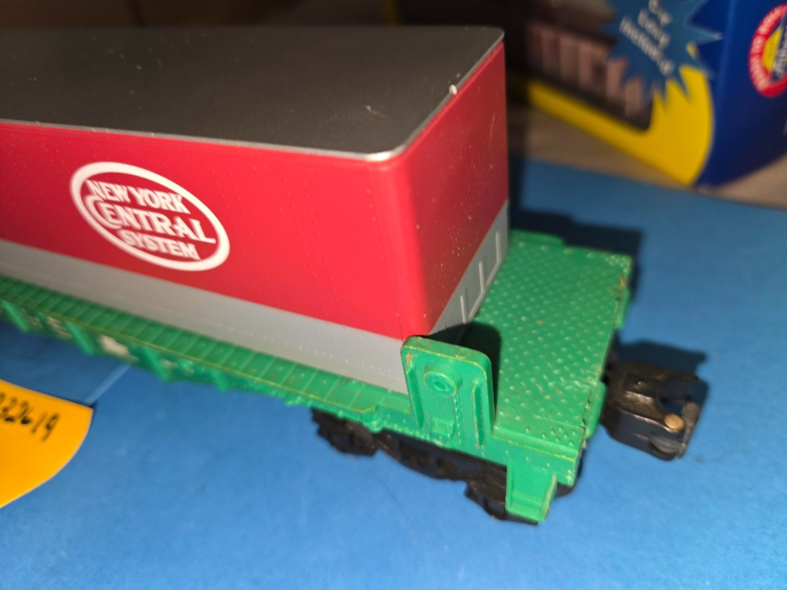 P&LE FLAT CAR WITH CONTAINER, SEE PHOTOS (B032619)